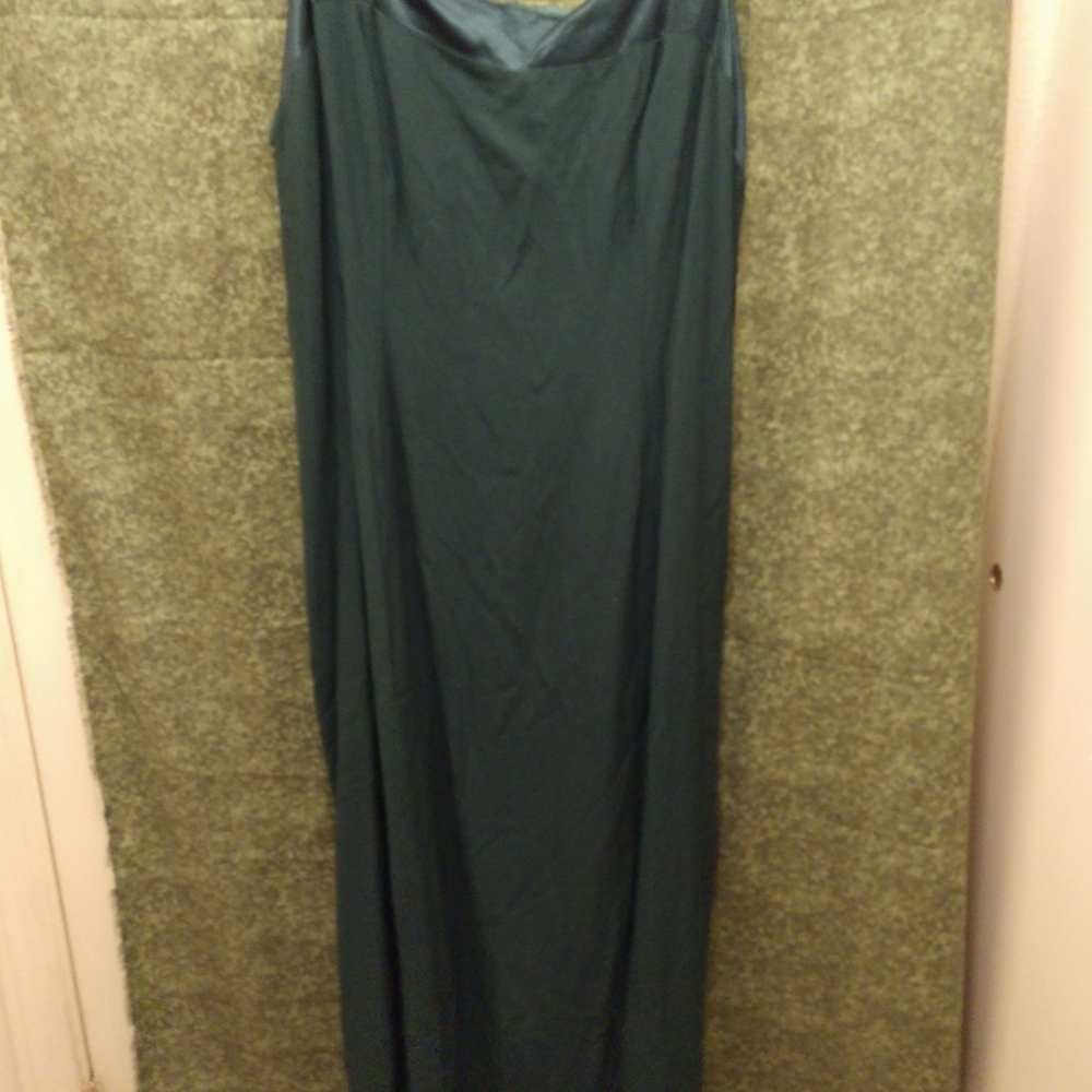 Dress - Picture 2 of 10